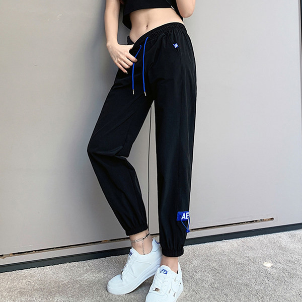 Дамски спортен панталон с ластик на крачилите 