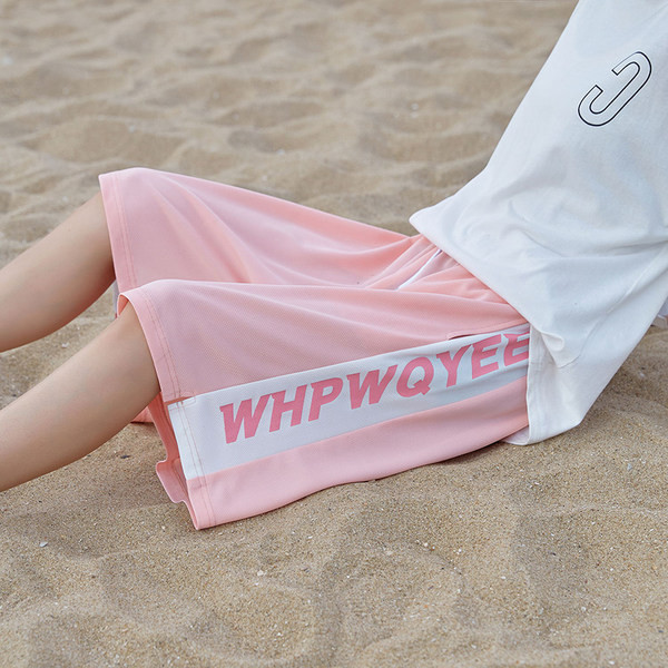 Спортни дамски шорти с надпис -черен и розов цвят