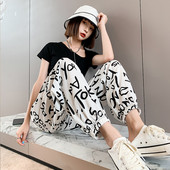 Naiste kirjade ja kõrge vöökohaga püksid