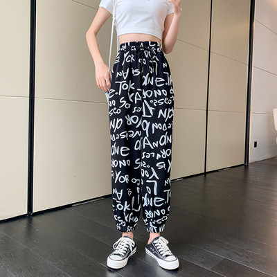 Naiste kirjade ja kõrge vöökohaga püksid