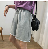 Απλό μοντέλο  σορτς με κορδόνια  και τσέπες