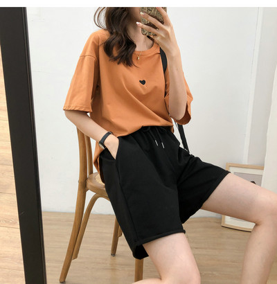 Απλό μοντέλο  σορτς με κορδόνια  και τσέπες