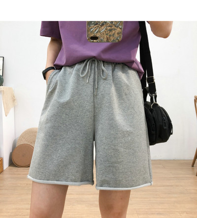 Απλό μοντέλο  σορτς με κορδόνια  και τσέπες