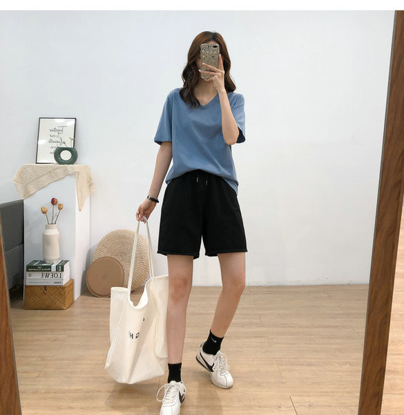 Απλό μοντέλο  σορτς με κορδόνια  και τσέπες