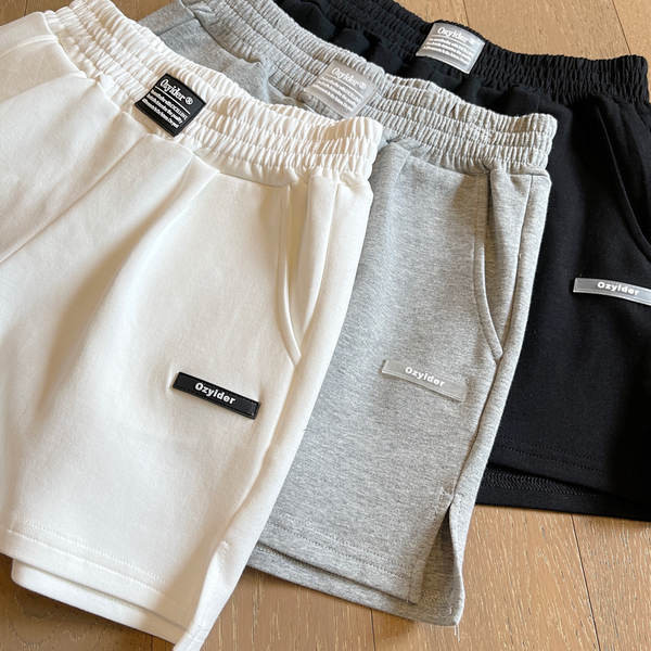 Спортен къс панталон с емблема 