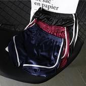 Γυναικείο αθλητικό σορτς με μπορντούρα