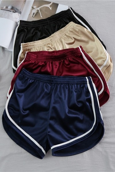 Γυναικείο αθλητικό σορτς με μπορντούρα