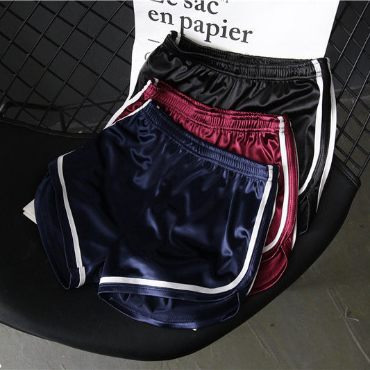 Γυναικείο αθλητικό σορτς με μπορντούρα