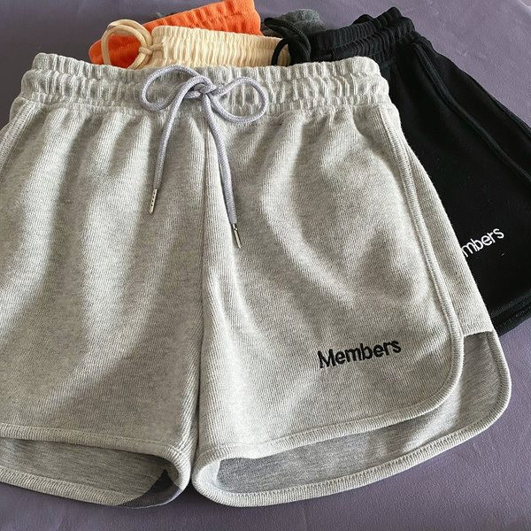 Naiste vabaaja lühikesed tikandiga lühikesed püksid