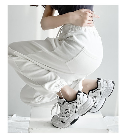 Sirge mudeliga spordipüksid naistele