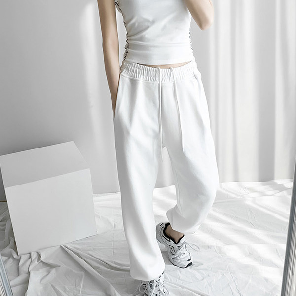 Sirge mudeliga spordipüksid naistele