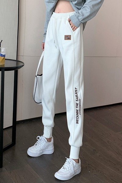 Ежедневен дамски панталон с надпис и емблема