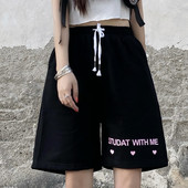 Casual γυναικείο σορτς σε μαύρο χρώμα με επιγραφή