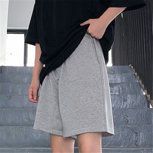 Δύο μοντέλα αθλητικά σορτς για γυναίκες με τσέπες