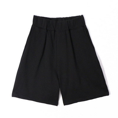 Δύο μοντέλα αθλητικά σορτς για γυναίκες με τσέπες