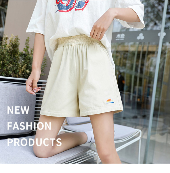 Δύο μοντέλα αθλητικά σορτς για γυναίκες με τσέπες