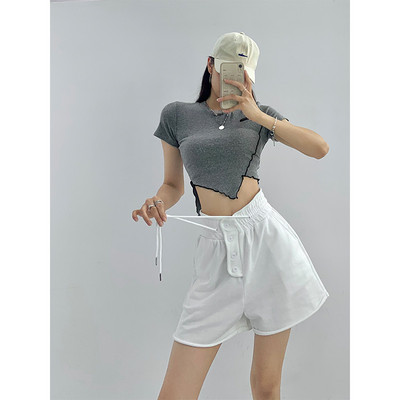 Nööpidega ja elastse vöökohaga lühikesed püksid