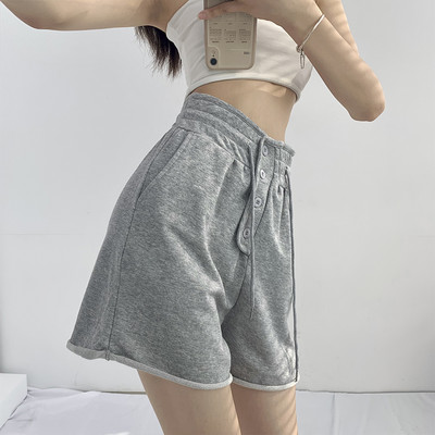 Nööpidega ja elastse vöökohaga lühikesed püksid