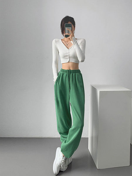 Αθλητικά και casual γυναικεία φόρμα σε πολλά χρώματα