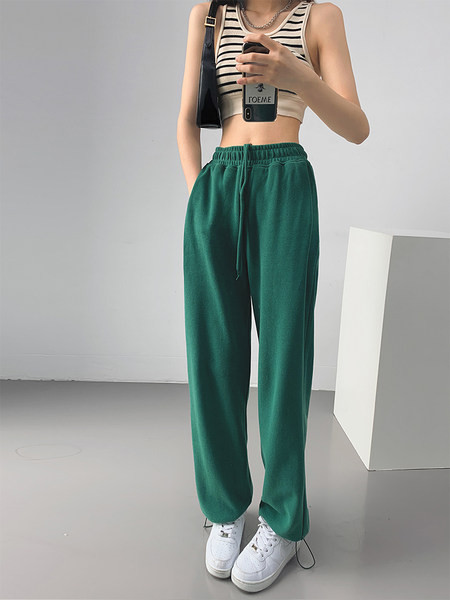 Αθλητικά και casual γυναικεία φόρμα σε πολλά χρώματα