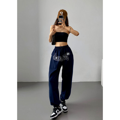 Ženske široke sportske hlače s izvezenim natpisom