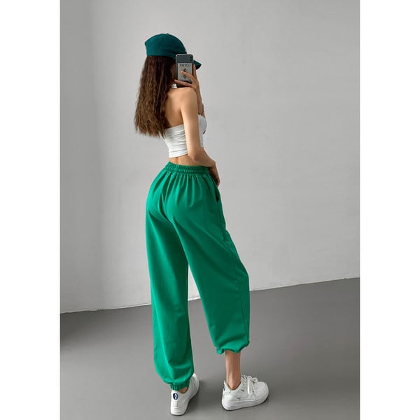 Ženske široke sportske hlače s izvezenim natpisom