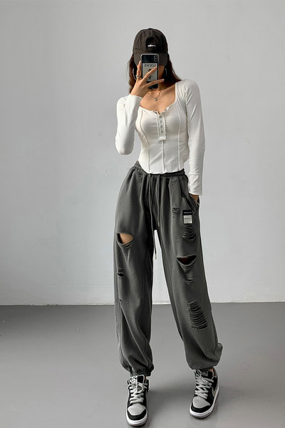 Καθημερινό φαρδύ παντελόνι με σκισμένο εφέ