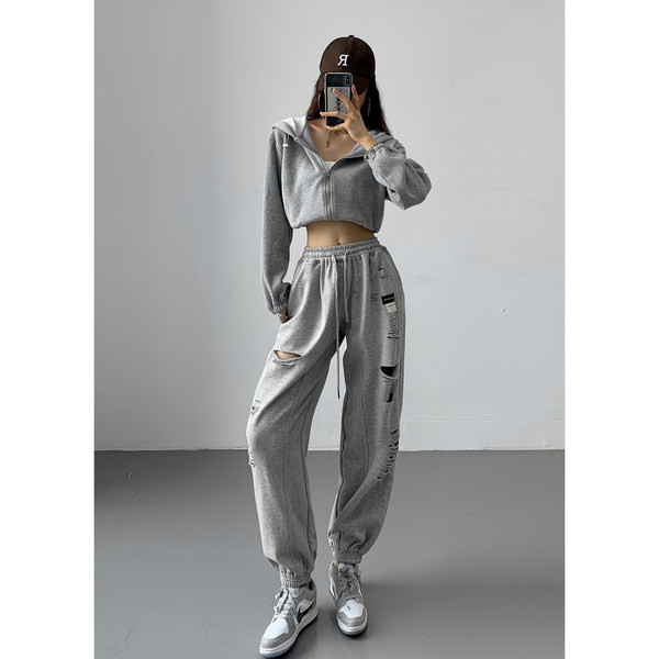 Αθλητικό παντελόνι με σκισμένα μοτίβα και κορδόνια