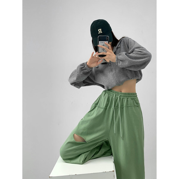 Široke dnevne hlače s poderanim efektom