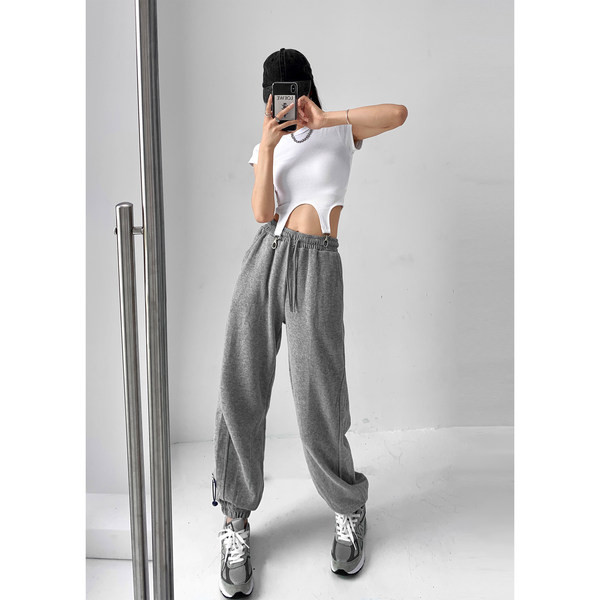 Γυναικείο αθλητικό παντελόνι με κορδόνια  και κεντητή επιγραφή