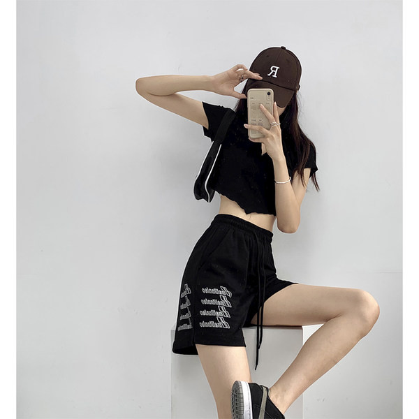 Γυναικείο αθλητικό σορτς με στάμπα - τέσσερα χρώματα