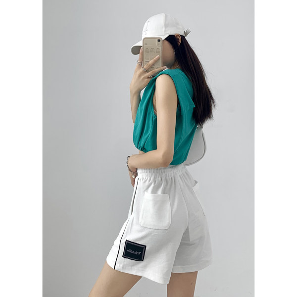 Νέο μοντέλο γυναικείου σορτς με έμβλημα