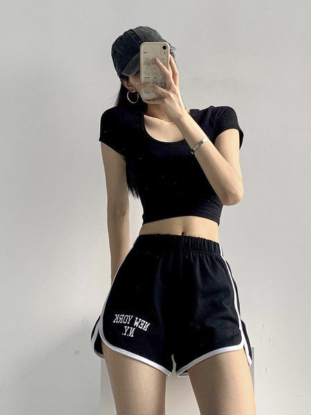 Ženske kratke hlače s izvezenim natpisom