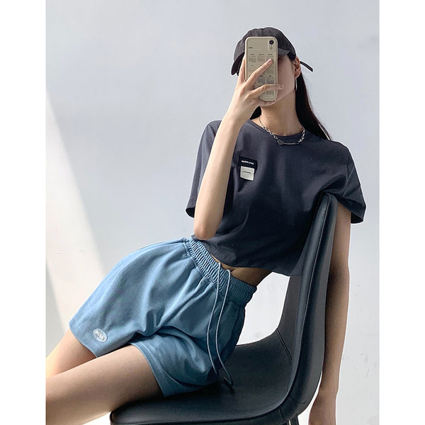 Naiste lühikesed püksid kõrge vöökoha ja lipsudega