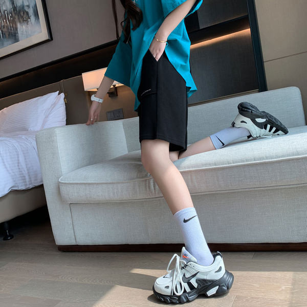 Dressipüksid taskute ja elastse vöökohaga