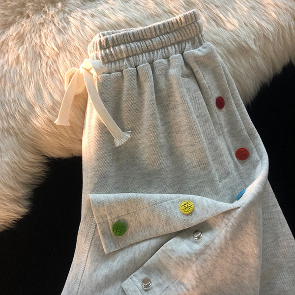 Дамски шорти с цветни копчета -черен и сив цвят