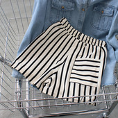 Ριγέ γυναικείο σορτς με τσέπη