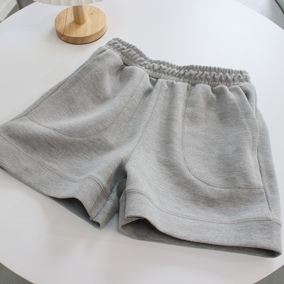 Къси панталони с джобове и еластична талия