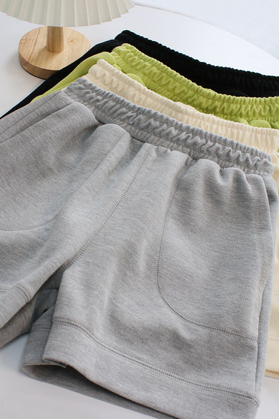 Къси панталони с джобове и еластична талия