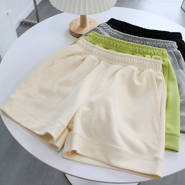 Къси панталони с джобове и еластична талия