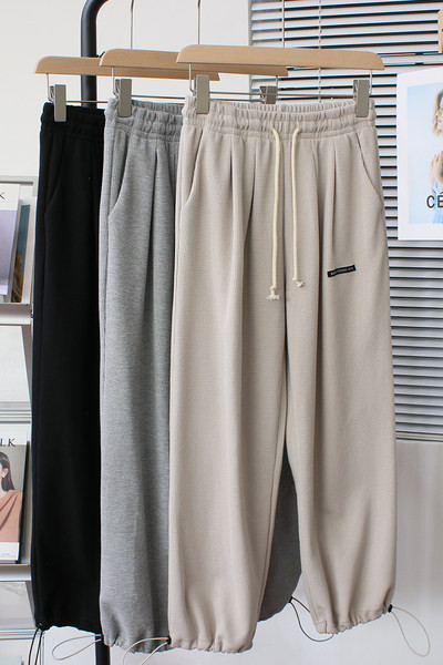 Γυναικεία αθλητική φόρμα με ελαστική μέση και κορδόνια