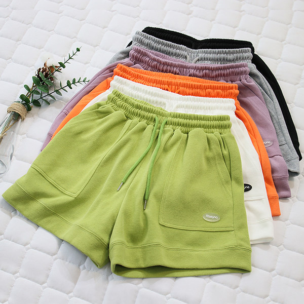 Γυναικείο βαμβακερό κοντό σορτς με έμβλημα και κορδόνια