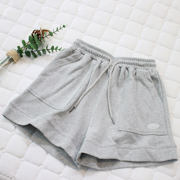 Γυναικείο βαμβακερό κοντό σορτς με έμβλημα και κορδόνια