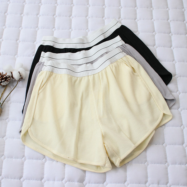 Нов модел дамски къси панталони с джобове -три цвята