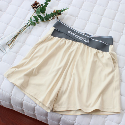 Γυναικείο αθλητικό σορτς με λάστιχο στη μέση και επιγραφή
