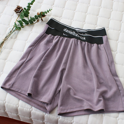 Γυναικείο αθλητικό σορτς με λάστιχο στη μέση και επιγραφή