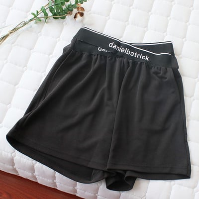 Γυναικείο αθλητικό σορτς με λάστιχο στη μέση και επιγραφή