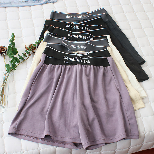 Γυναικείο αθλητικό σορτς με λάστιχο στη μέση και επιγραφή