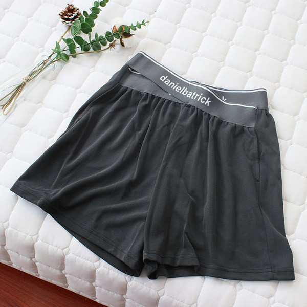 Γυναικείο αθλητικό σορτς με λάστιχο στη μέση και επιγραφή