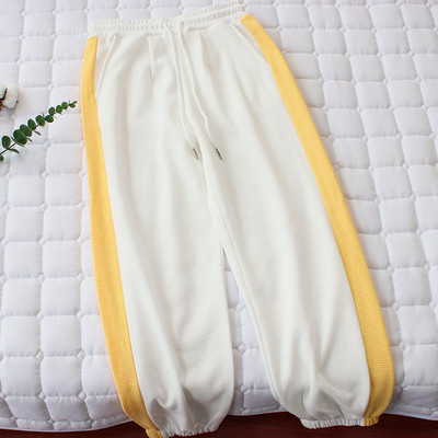 Laiad küljeäärega mudelipüksid